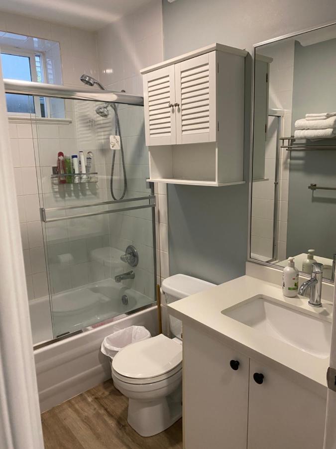 Jane'S Cozy Suite Суррей Экстерьер фото