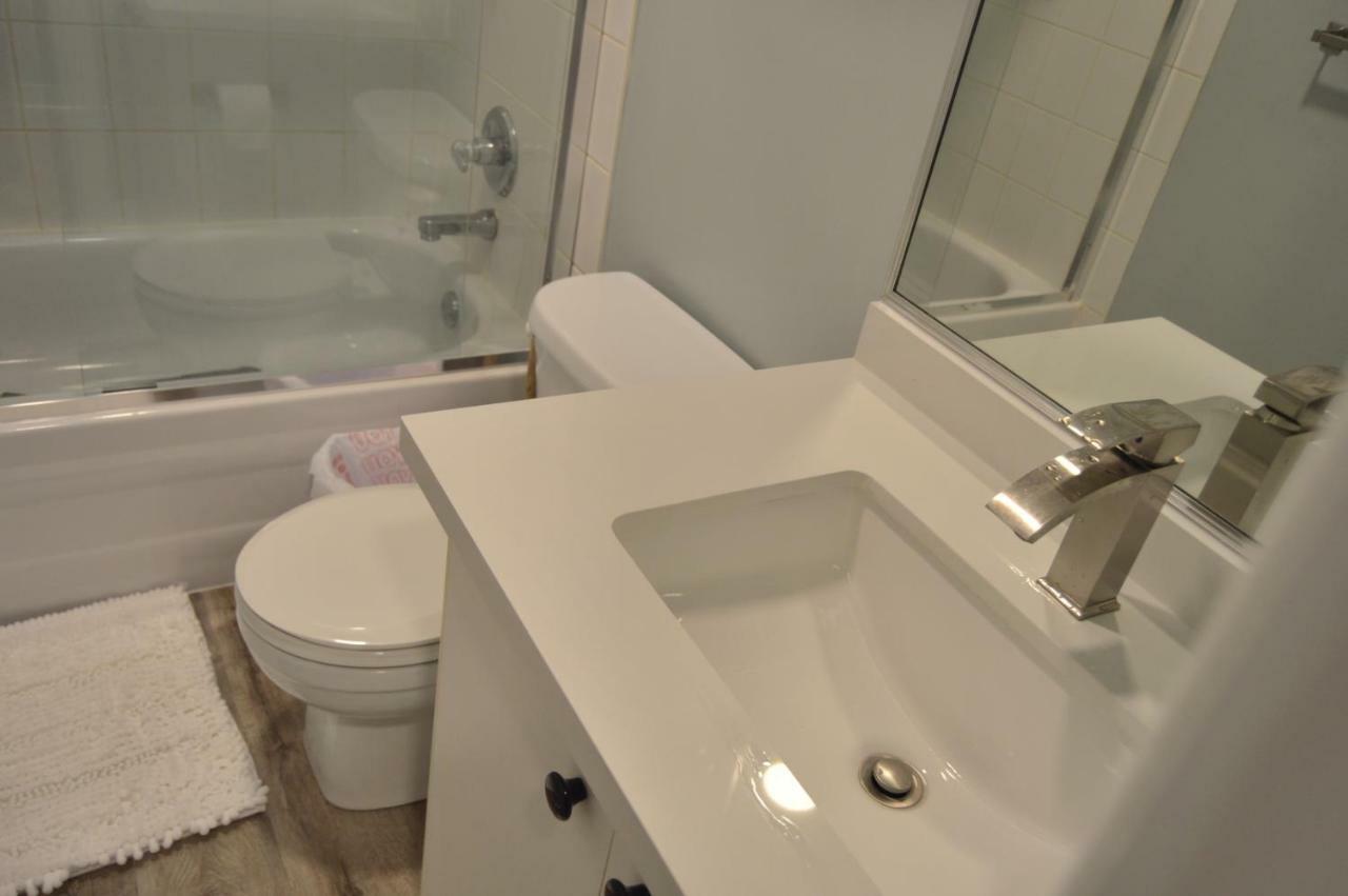 Jane'S Cozy Suite Суррей Экстерьер фото